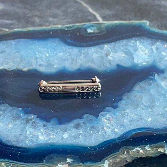 10k white gold small bar brooch - Picture 1 of 7